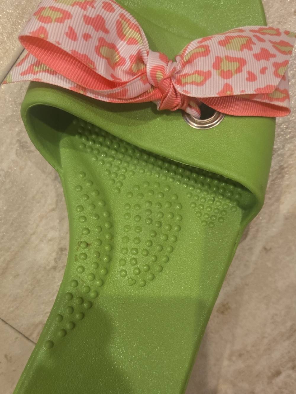 OKA-b Lime Green Pink Bow Accent Slides - Picture 5 of 11